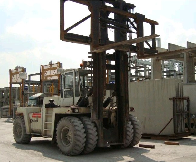 heavy forklift truck Schwerlaststapler carretilla pesada Kalmar DC28-1200LB year 1992 pic3.jpg